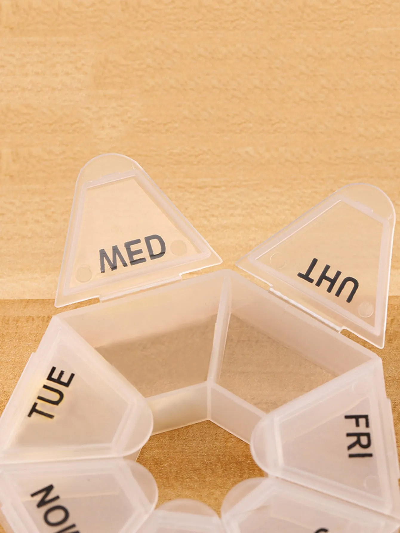 1pc Letter Graphic 7 Grids Medicine Storage Box