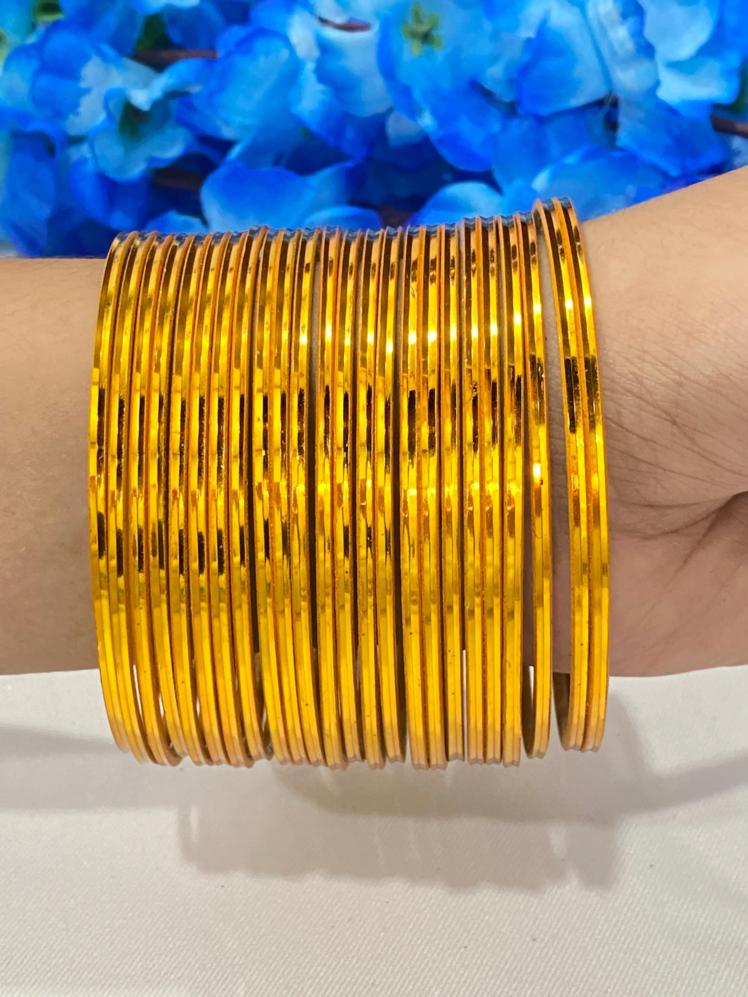 Fascinating Golden Color Trendy Plain Bangles For Wedding