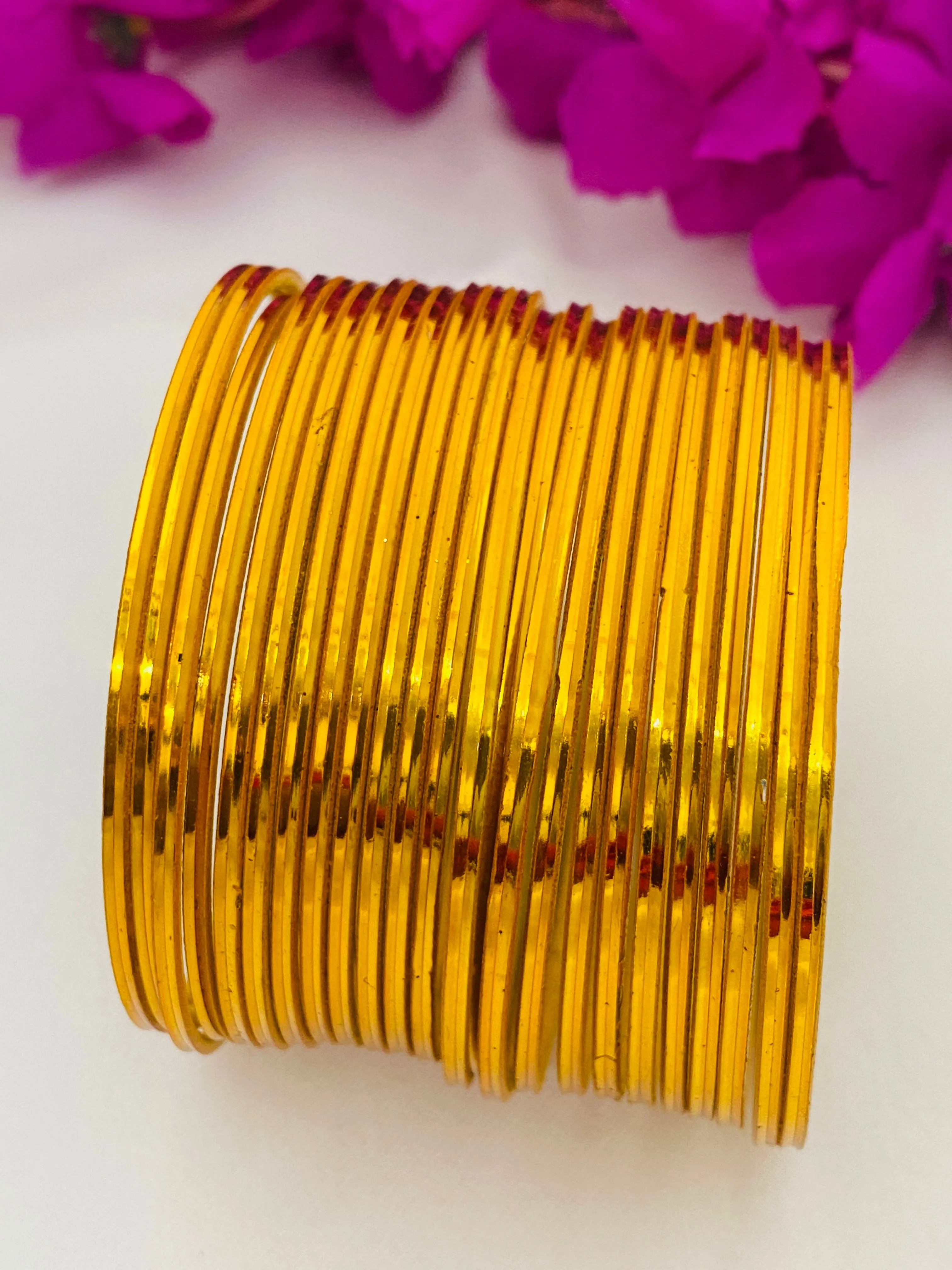 Fascinating Golden Color Trendy Plain Bangles For Wedding