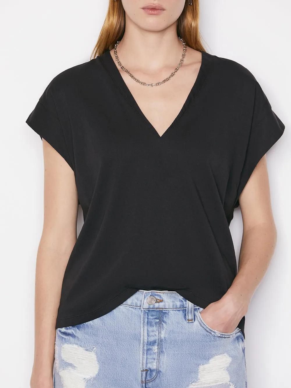 LE MID RISE V NECK TEE (NOIR) - FRAME