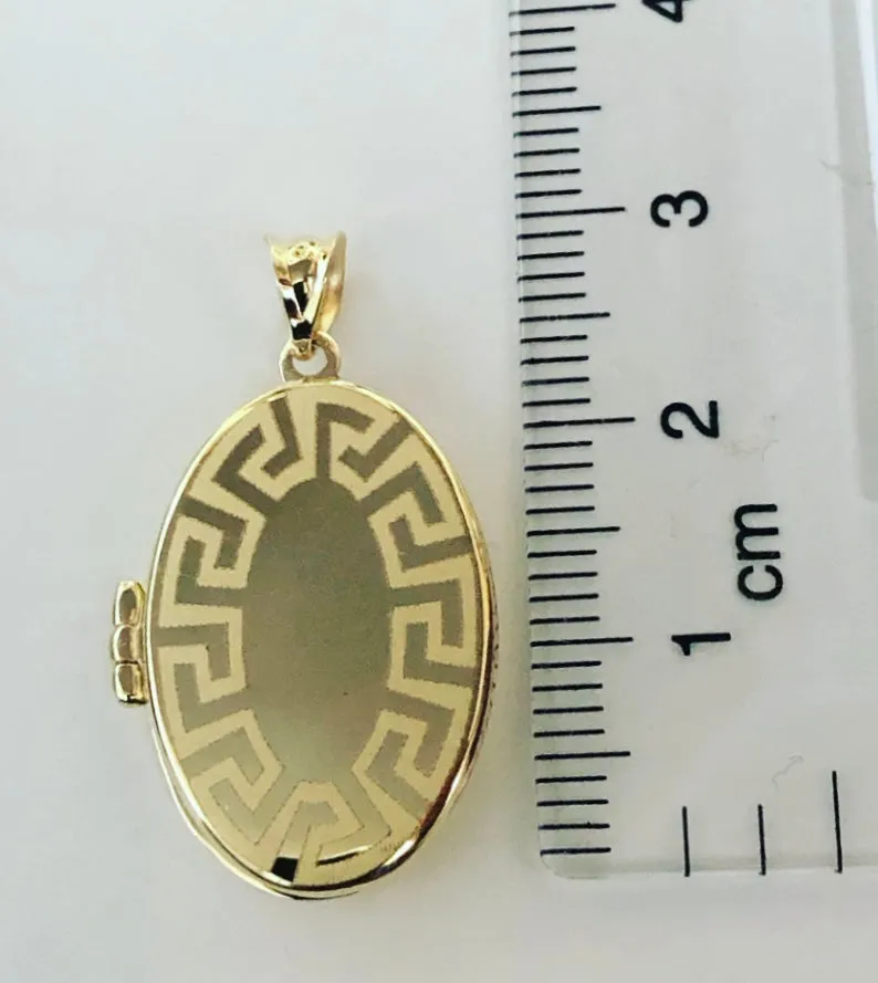 Oval locket P264