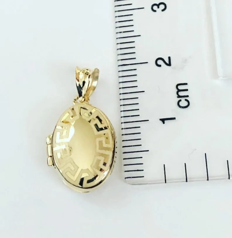 Oval locket P264