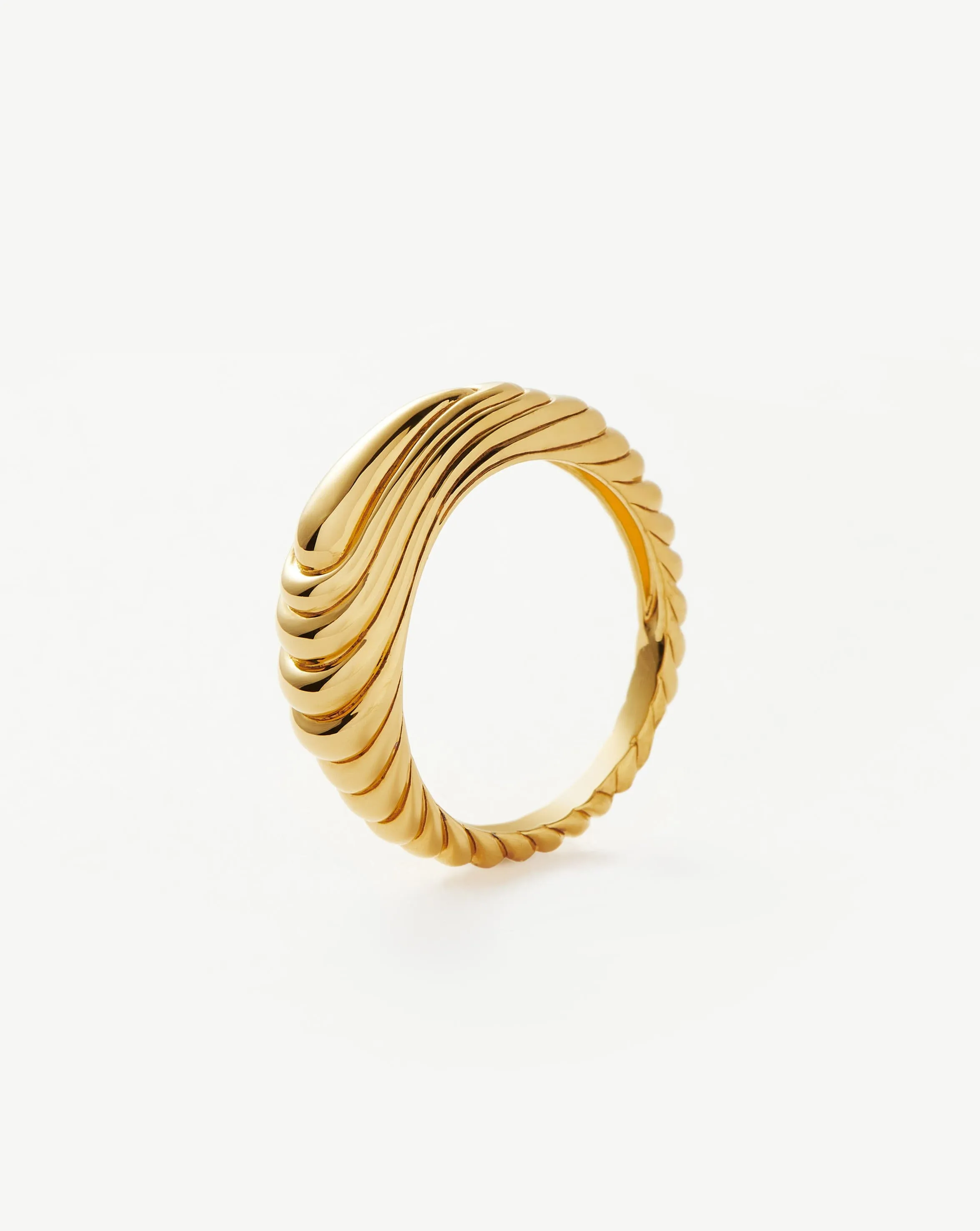 Wavy Ridge Stacking Ring