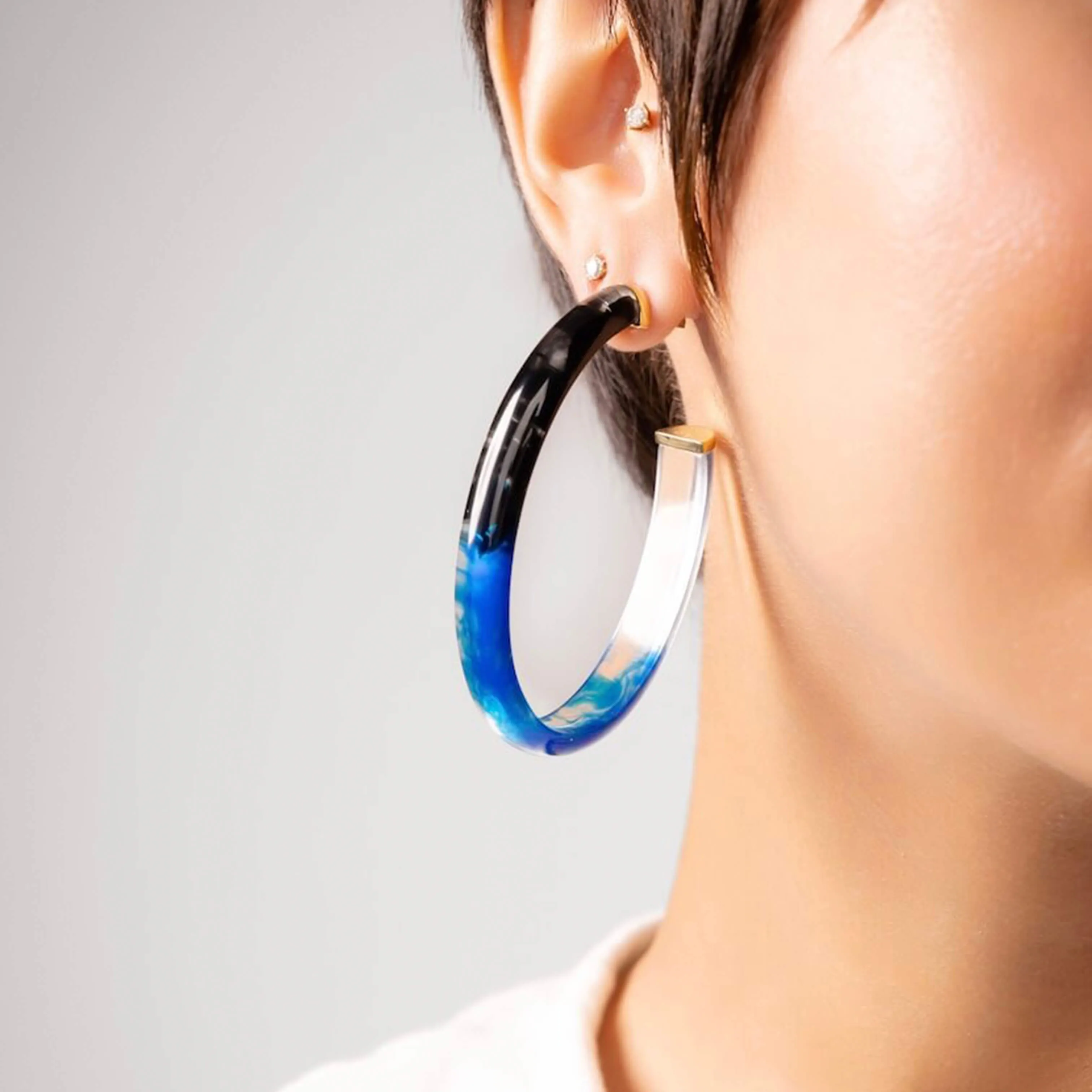 XL Oval Tie Dye Lucite Hoop Earrings in Black & Blue